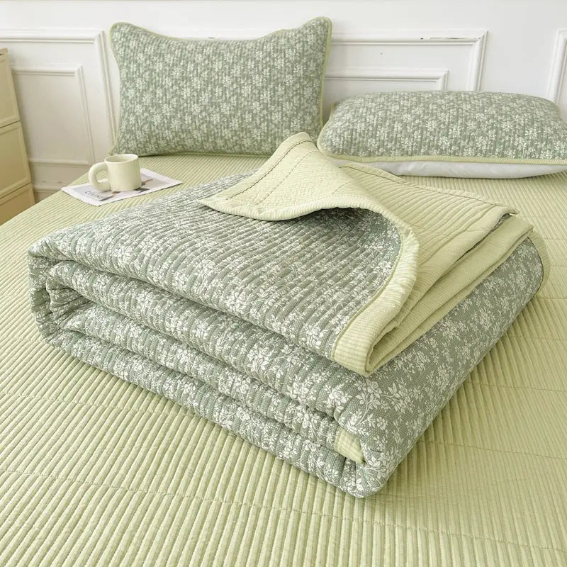 Garderion Quilted Bed Cover Three-Piece Set Garderion