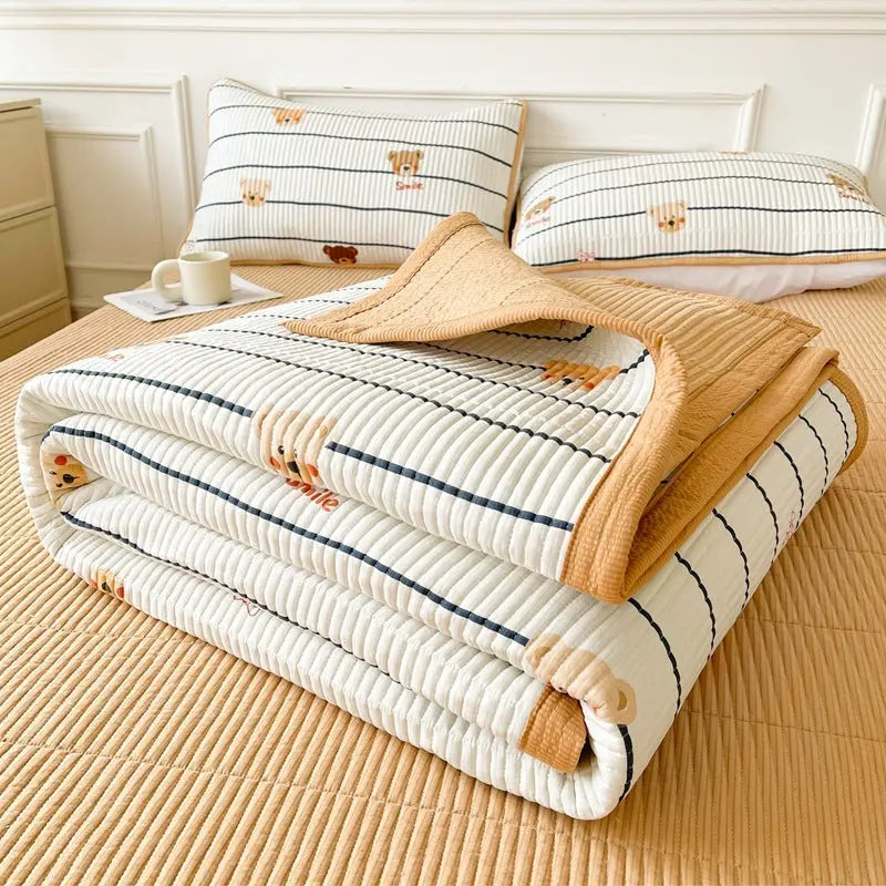Garderion Quilted Bed Cover Three-Piece Set Garderion